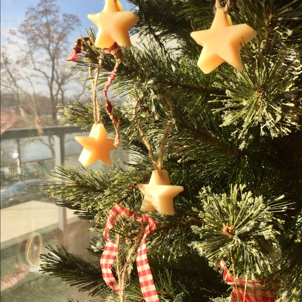 18 beeswax star ornaments